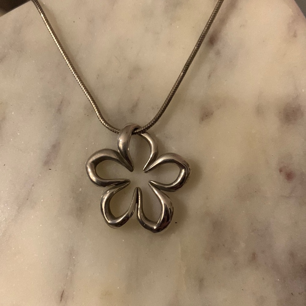 EUC Na Hoku Sterling Silver Floating Plumeria Necklace